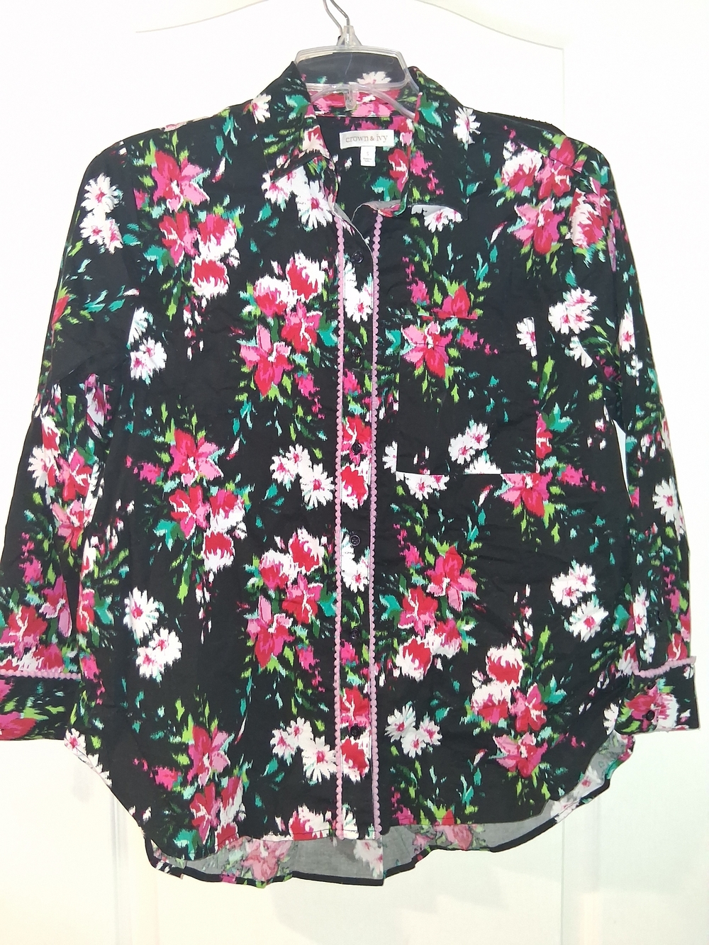 Crown & Ivy Black Floral Button-Up Blouse - Pink & White Flowers